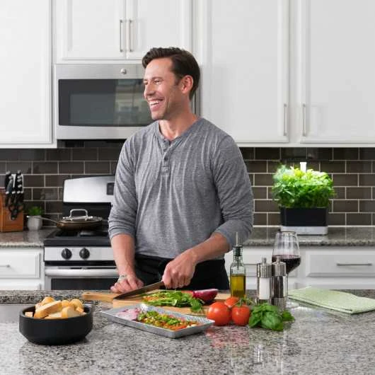 AeroGarden Harvest Indoor Garden: Grow Fresh Herbs & Vegetables All Year Round 6 AeroGarden Harvest Indoor Garden: Grow Fresh Herbs & Vegetables All Year Round - Image 4